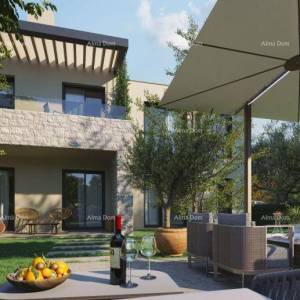 Poreč – stan s terasom i dvorištem