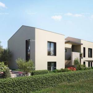 Poreč – stan s terasom i dvorištem