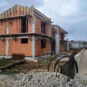 Poreč – stan s terasom i dvorištem