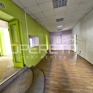 Poslovni prostor na izuzetnoj lokaciji u centru Kaštel Gomilice,150m2