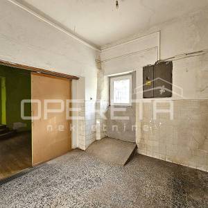 Poslovni prostor na izuzetnoj lokaciji u centru Kaštel Gomilice,150m2