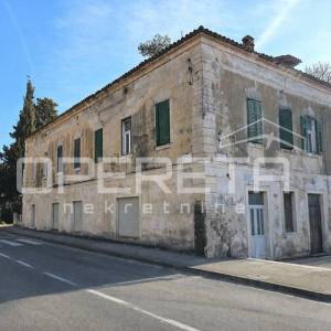 Poslovni prostor na izuzetnoj lokaciji u centru Kaštel Gomilice,150m2