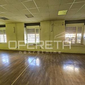 Poslovni prostor na izuzetnoj lokaciji u centru Kaštel Gomilice,150m2