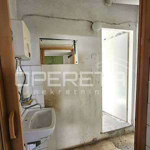 Poslovni prostor na izuzetnoj lokaciji u centru Kaštel Gomilice,150m2