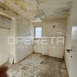 Poslovni prostor na izuzetnoj lokaciji u centru Kaštel Gomilice,150m2