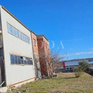 Poslovno proizvodna zgrada na prostranoj parceli,LABIN