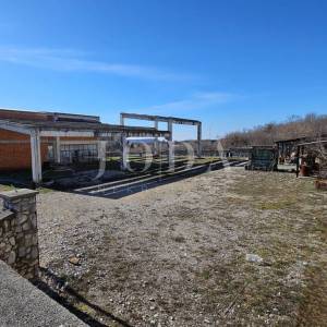 Poslovno proizvodna zgrada na prostranoj parceli,LABIN