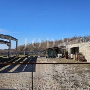 Poslovno proizvodna zgrada na prostranoj parceli,LABIN
