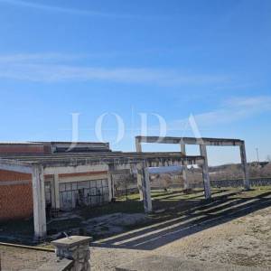 Poslovno proizvodna zgrada na prostranoj parceli,LABIN