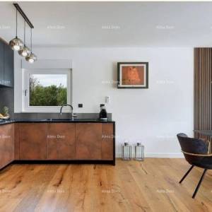 Predivna, moderna kuća s bazenom i garažom, Krnica! Useljivo odmah!