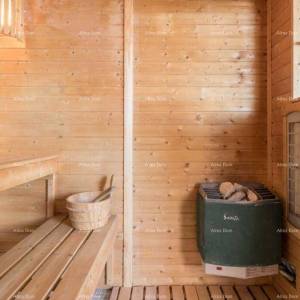 Predivna villa na velikoj okućnici! Pula.