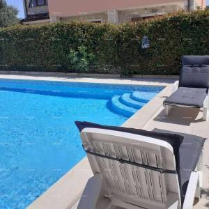 Prekrasna kuća s bazenom u Barbanu: idealna za obitelj i ljubimce