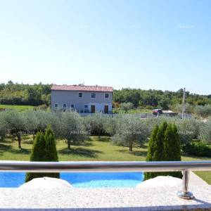 Prekrasna kuća sa bazenom! POREČ