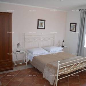 Prekrasna kuća sa bazenom! POREČ