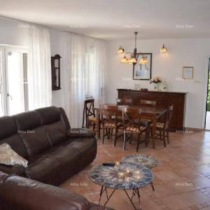 Prekrasna kuća sa bazenom! POREČ