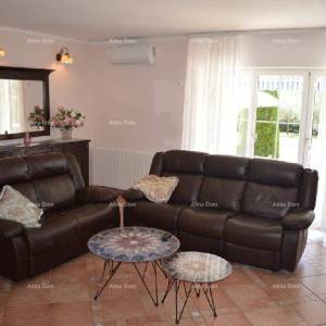 Prekrasna kuća sa bazenom! POREČ