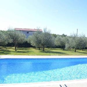 Prekrasna kuća sa bazenom! POREČ