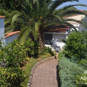 Prekrasna kuća u Banjolama sa vrtom iz snova!!!!