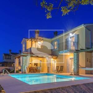 PREKRASNA VILA U ISTARSKOM STILU