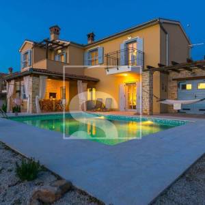 PREKRASNA VILA U ISTARSKOM STILU