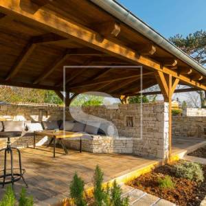 PREKRASNA VILA U ISTARSKOM STILU