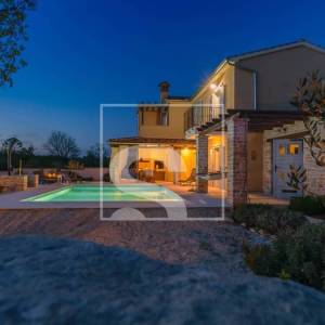 PREKRASNA VILA U ISTARSKOM STILU