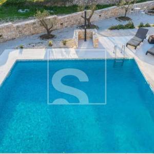 PREKRASNA VILA U ISTARSKOM STILU