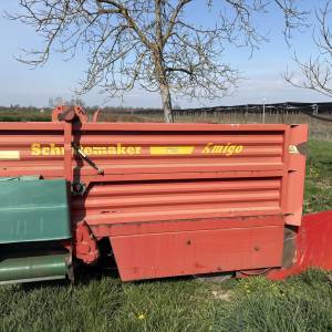 Prikolica za hranjenje stoke