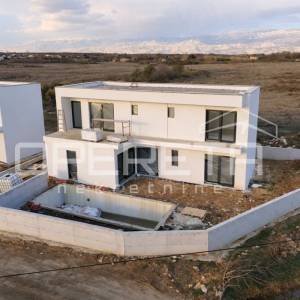 Privlaka, moderna vila s bazenom - dovršetak radova početak 2026.