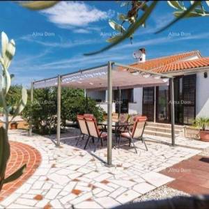 Prizemna kuća s bazenom  na mirnoj lokaciji, Pula