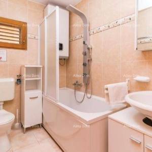 Prizemna kuća s bazenom  na mirnoj lokaciji, Pula