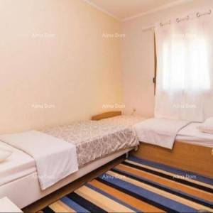 Prizemna kuća s bazenom  na mirnoj lokaciji, Pula