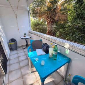 Prizemni apartman s lođom i bazenom. Medulin.