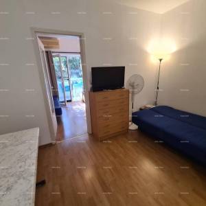 Prizemni apartman s lođom i bazenom. Medulin.