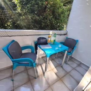 Prizemni apartman s lođom i bazenom. Medulin.