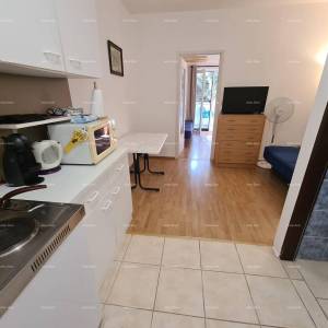 Prizemni apartman s lođom i bazenom. Medulin.