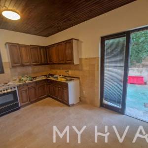 Prizemni stan u Jelsi