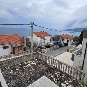 Prizna stan s pogledom na more – 70 m od plaže