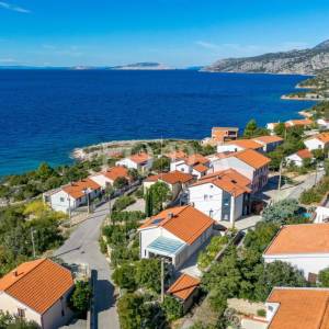 Prizna stan s pogledom na more – 70 m od plaže