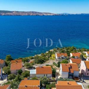 Prizna stan s pogledom na more – 70 m od plaže