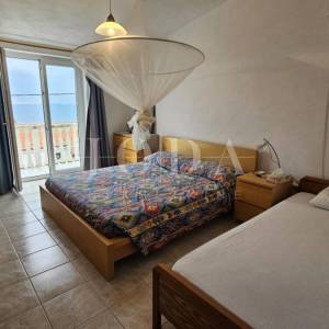 Prizna stan s pogledom na more – 70 m od plaže