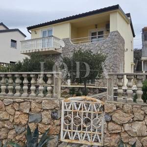 Prizna stan s pogledom na more – 70 m od plaže