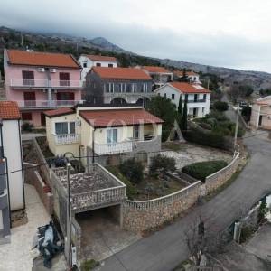 Prizna stan s pogledom na more – 70 m od plaže