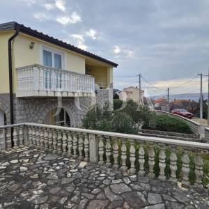 Prizna stan s pogledom na more – 70 m od plaže