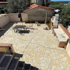 Prodaja- dvije kuće na odličnoj lokaciji s pogledom na more – Medulin, Vinkuran!