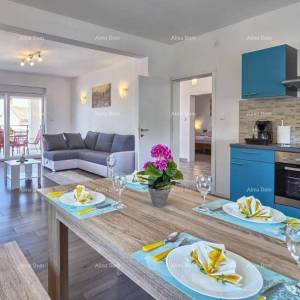 Prodaja dvoetažnog stana s velikom vrtom i garažom, Ližnjan!