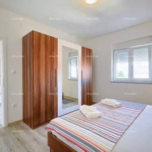 Prodaja dvoetažnog stana s velikom vrtom i garažom, Ližnjan!