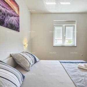 Prodaja dvoetažnog stana s velikom vrtom i garažom, Ližnjan!