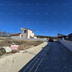 Prodaja građevinske parcele sa ishodovanom,  pravomoćnom građevinskom dozvolom , BIBIĆI!!