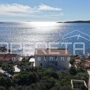 PRODAJA, JEDINSTVENA 4BDR 4BTHR VILLA NA PLAŽI,  S 1.000m2 ZEMLJIŠTA